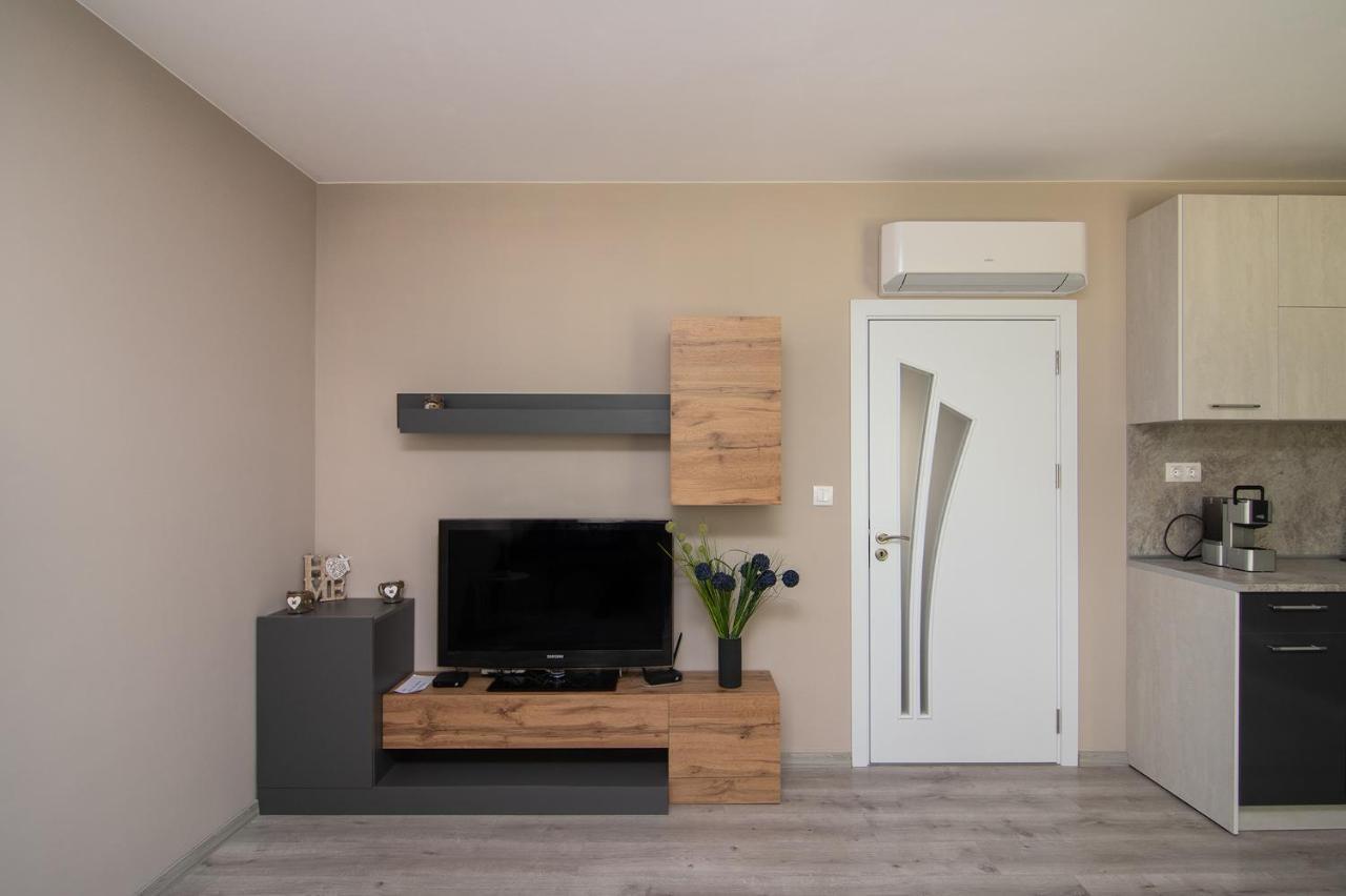 Cozy Flats Nearby Center Free Park Area Varna Exterior foto