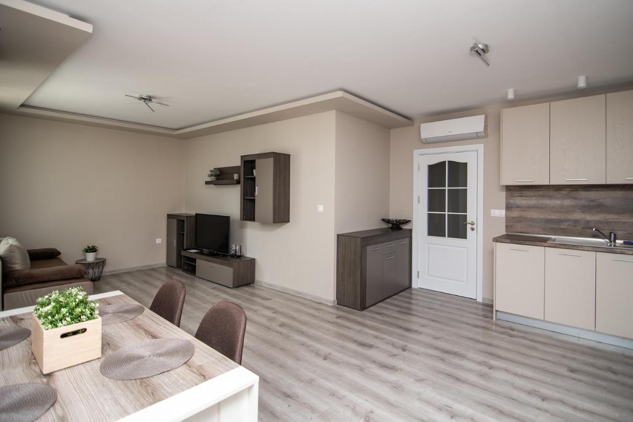 Cozy Flats Nearby Center Free Park Area Varna Exterior foto