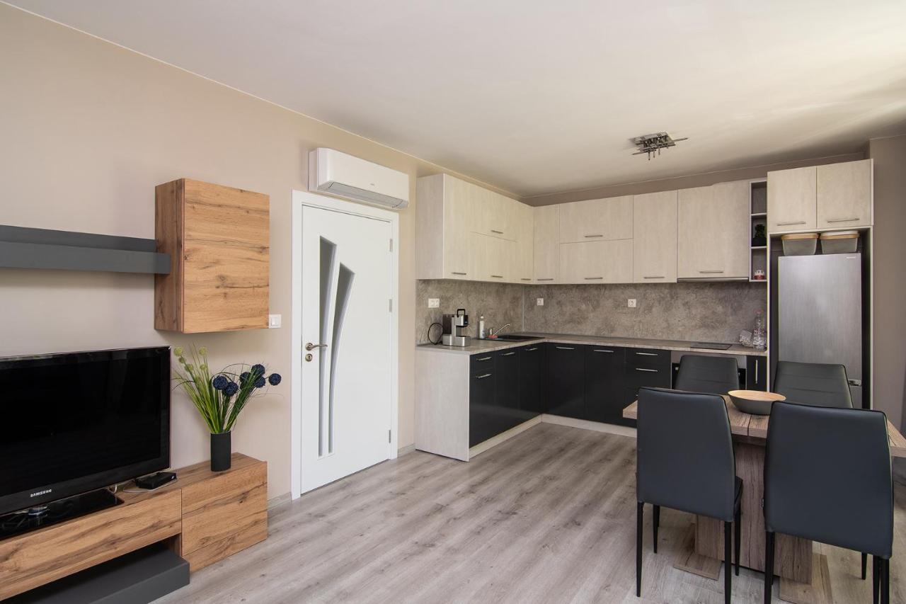 Cozy Flats Nearby Center Free Park Area Varna Exterior foto