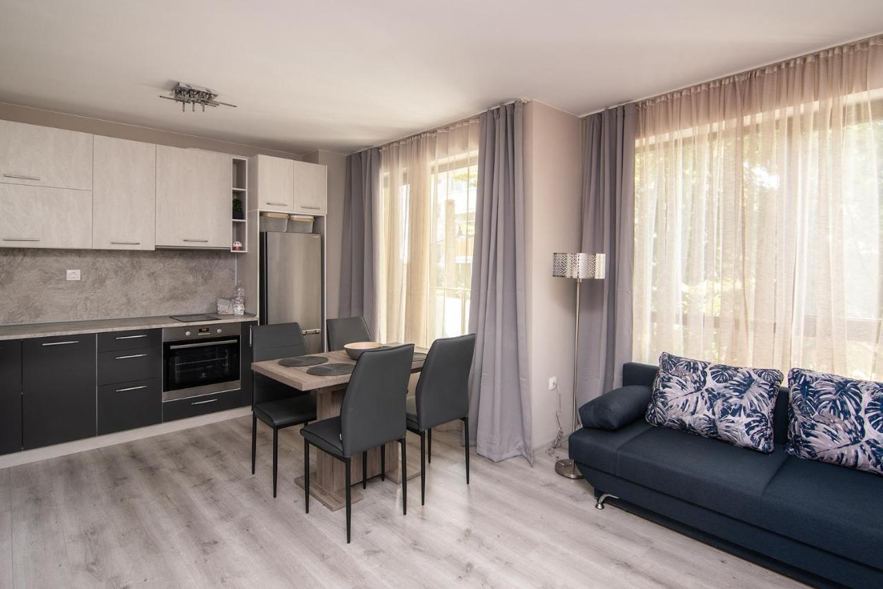 Cozy Flats Nearby Center Free Park Area Varna Exterior foto